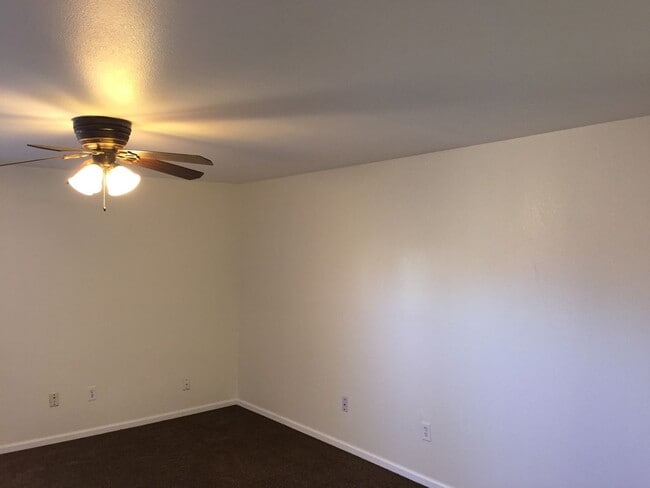 Building Photo - Main Level 2 Bedroom in Gated Community