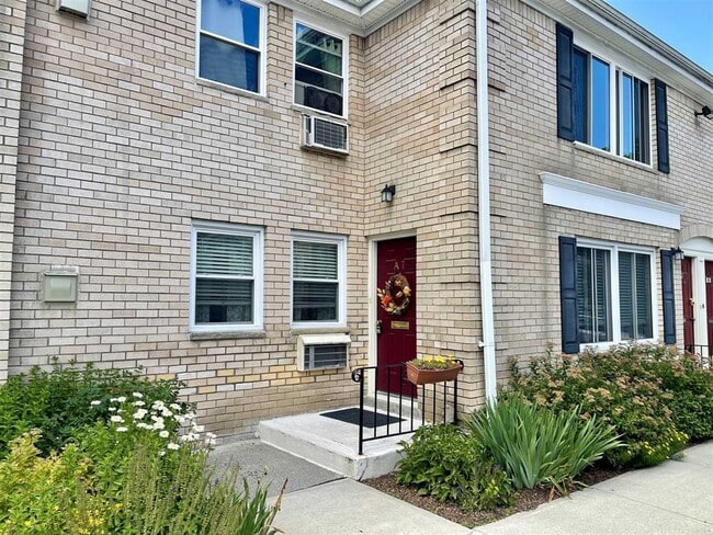 Building Photo - 250 Beechwood Ave