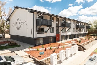 Building Photo - Olympic Square - Gorgeous Renovated Apartm...