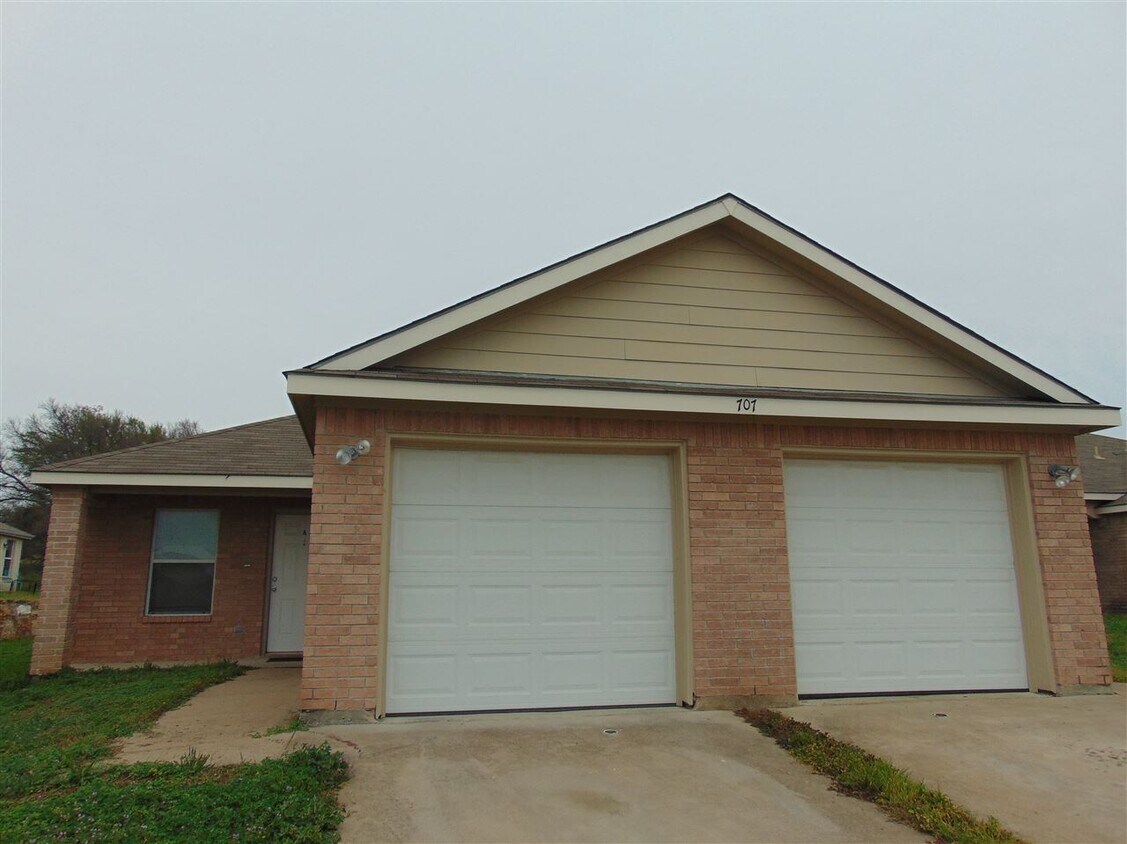 707 Claremont Pkwy, Marble Falls, TX 78654 Townhome Rentals in Marble