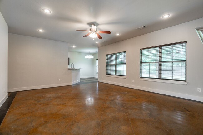 Building Photo - Beautiful 4-bedroom 2 bath Home in Fayette...