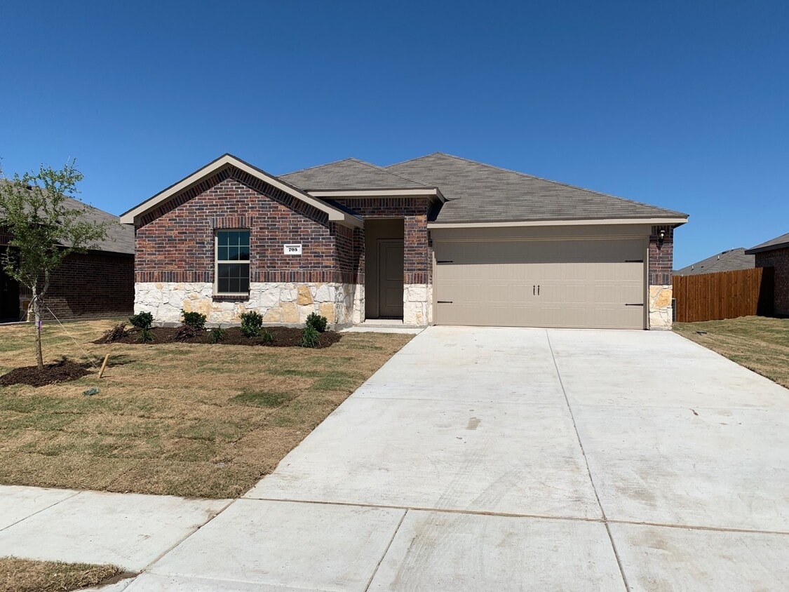 Foto principal - 705 Saddle Oak Ln
