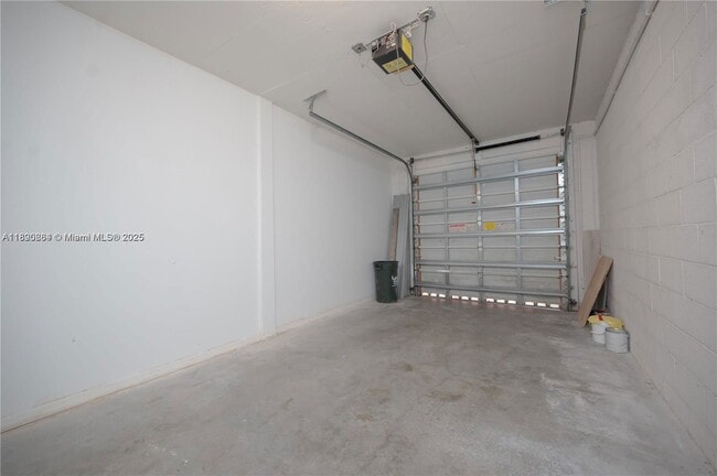 Foto del edificio - 2406 Centergate Dr