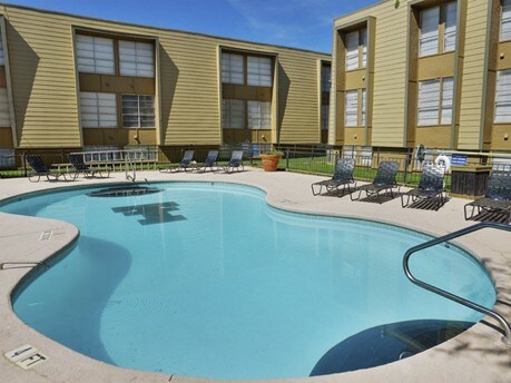 Foto del edificio - College Pointe