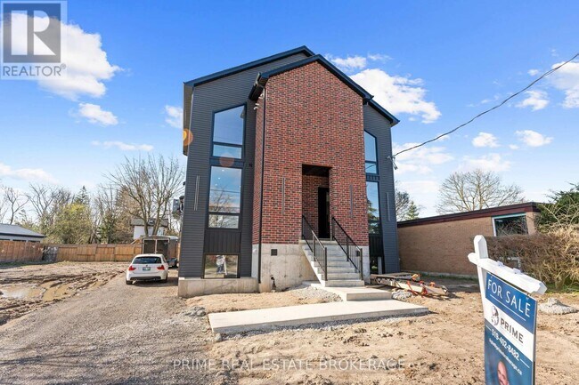 Photo du bâtiment - 417-417 Base Line Rd E