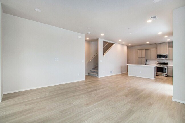 Foto del edificio - Luxury Rowhouse w/ Over-sized Garage