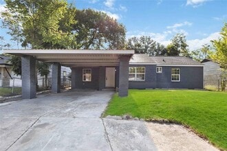 Building Photo - 9405 Cathedral Dr