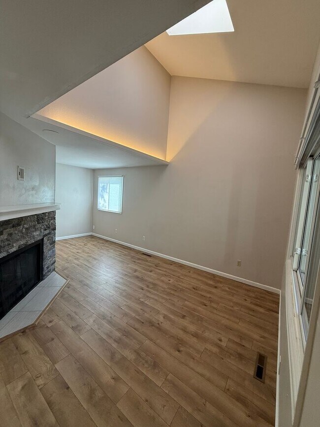 Foto del edificio - 1535 Harrison Ave