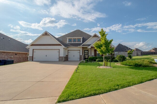 Foto del edificio - Massive 4BD/3BTH with a 3-car garage home ...