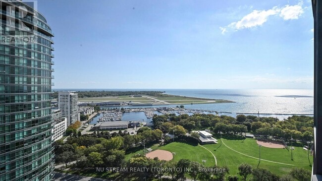 Building Photo - 219 Fort York Blvd