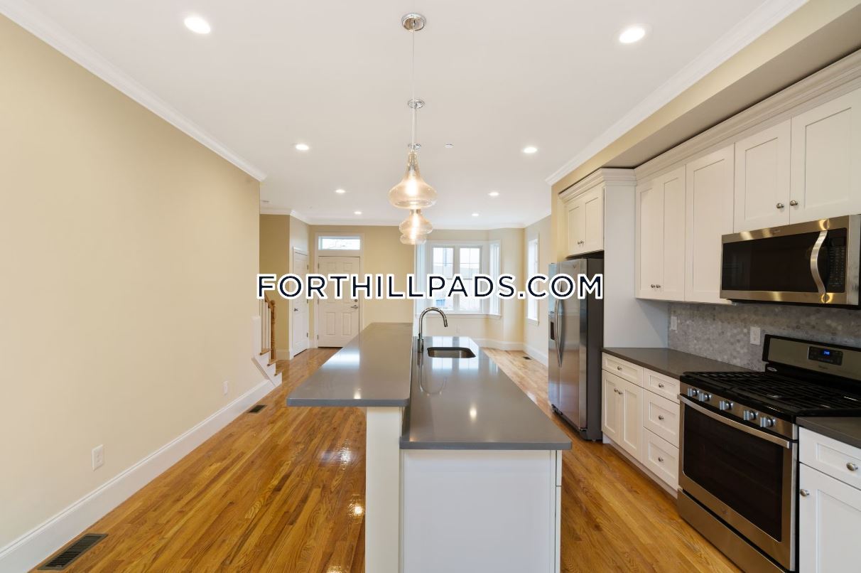 Foto principal - 128 Roxbury St