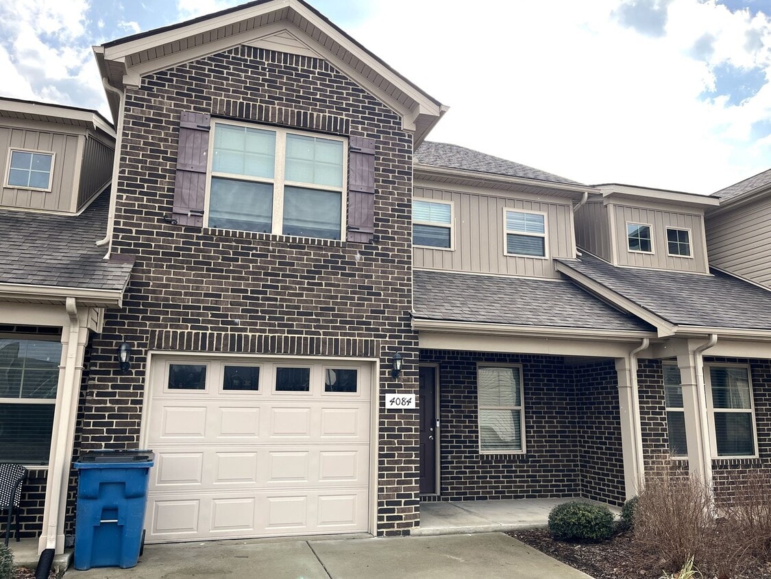 Immaculate 3 Bedroom 3 Bath Townhome in Smyrna! - Immaculate 3 Bedroom 3 Bath Townhome in Smyrna!
