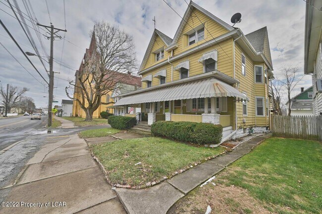 Building Photo - 302 W Main St