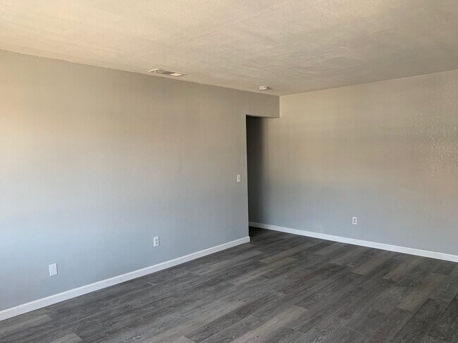 Foto del edificio - 3500 Rainbow Ln