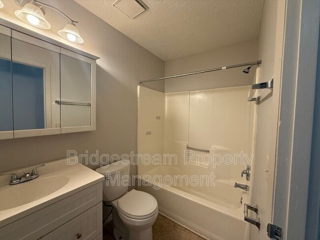 Building Photo - 1181 Redbluff Dr