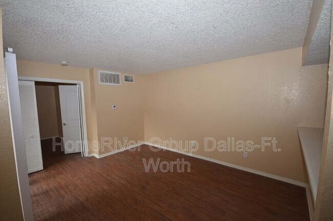 Foto del edificio - 9813 Walnut St