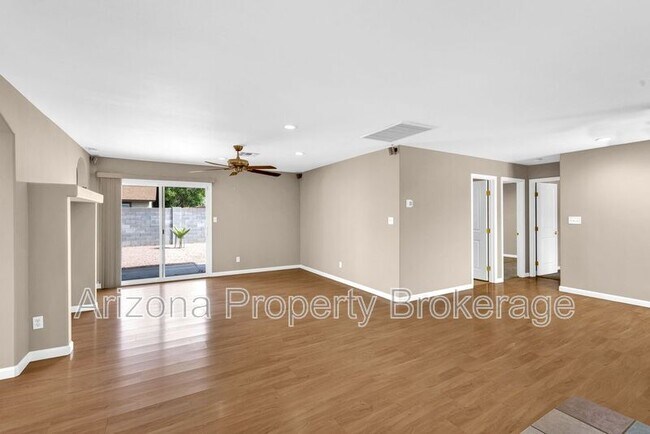 Building Photo - 5610 W Grovers Ave