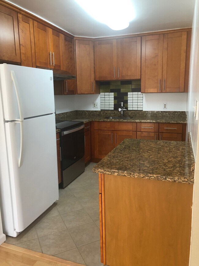 Kitchen - 1591 Dolores St