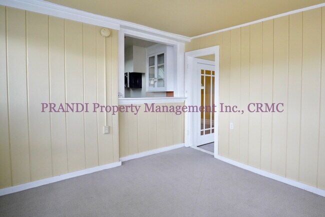 Foto del edificio - Upstairs 1 Bed, 1 Bath Unit with Bright an...