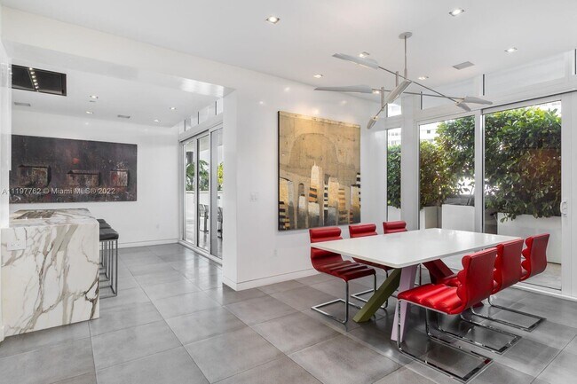 Foto del edificio - 50 South Pointe Dr