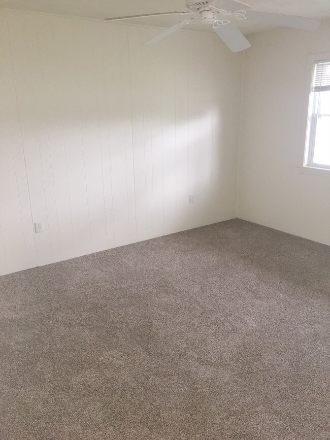 Building Photo - 115 E Sothel St