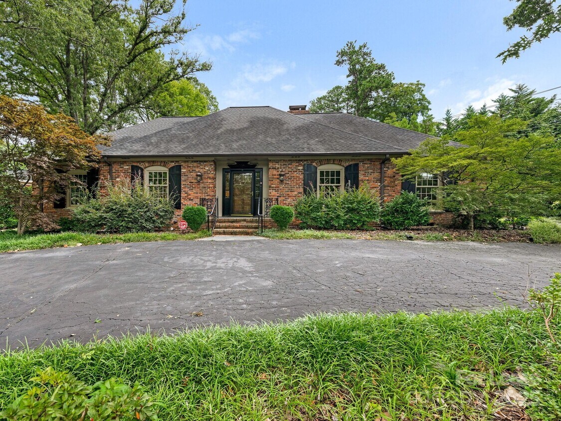 Foto principal - 3515 Foxcroft Rd