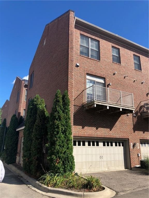 Building Photo - 410 Lewis St