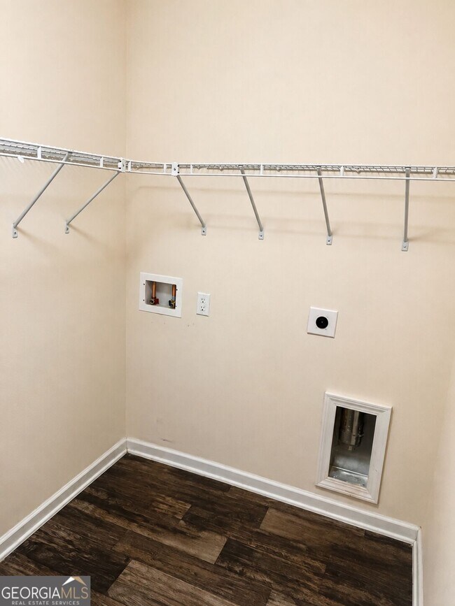 Building Photo - 228 Brooklet Cir