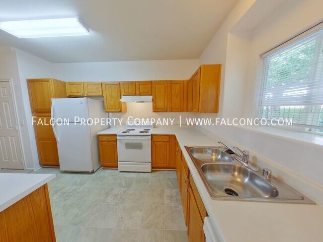 Building Photo - Fantastic Condo in Springs Ranch! - Lease ...