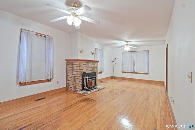 Building Photo - 1129 N Colony Rd