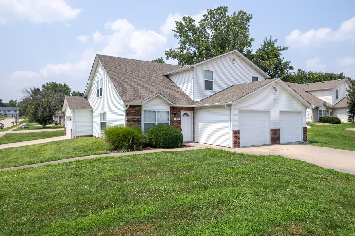 Foto principal - 5015 CARRIE RIDGE Dr