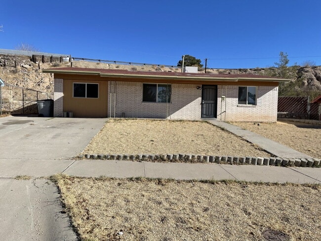 Foto del edificio - 8137 Staghorn Dr