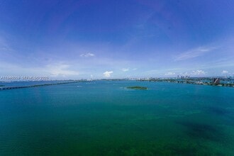 Building Photo - 700 NE 24th St