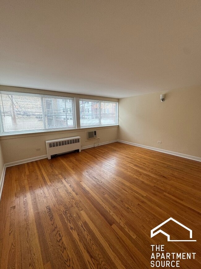 Building Photo - 4044 N California Ave