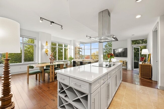 Building Photo - Ashton South End