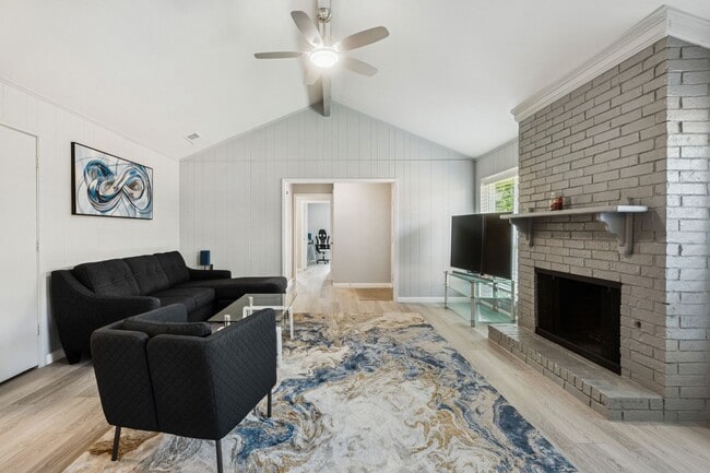 Building Photo - 3334 San Mateo Dr