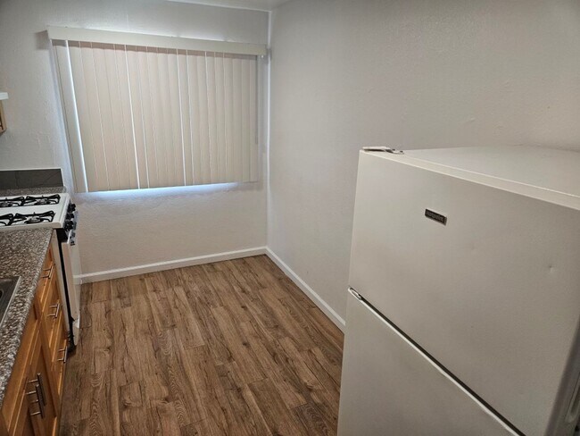 Foto del edificio - 4210-4216 Division Street