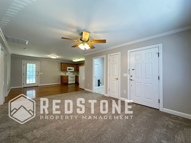 Building Photo - 2 Bed, 2 Bath - Triplex