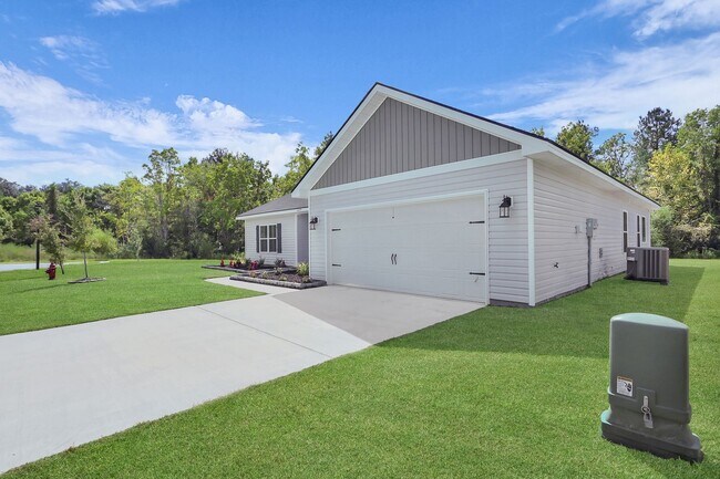Building Photo - Spacious 4 Bedroom Home in Hinesville