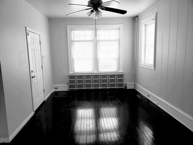 Building Photo - Norristown End Rowhome with 1 Bedrooms 1 b...