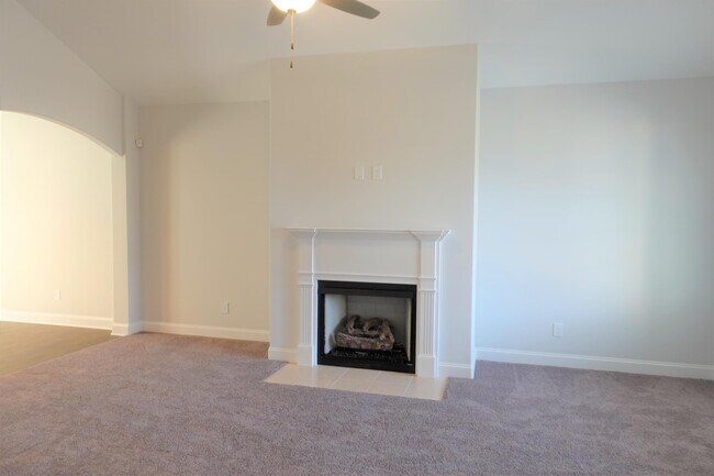 Building Photo - 513 River Trce Lp