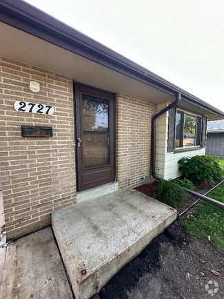 Building Photo - 2727 S 83rd Pl
