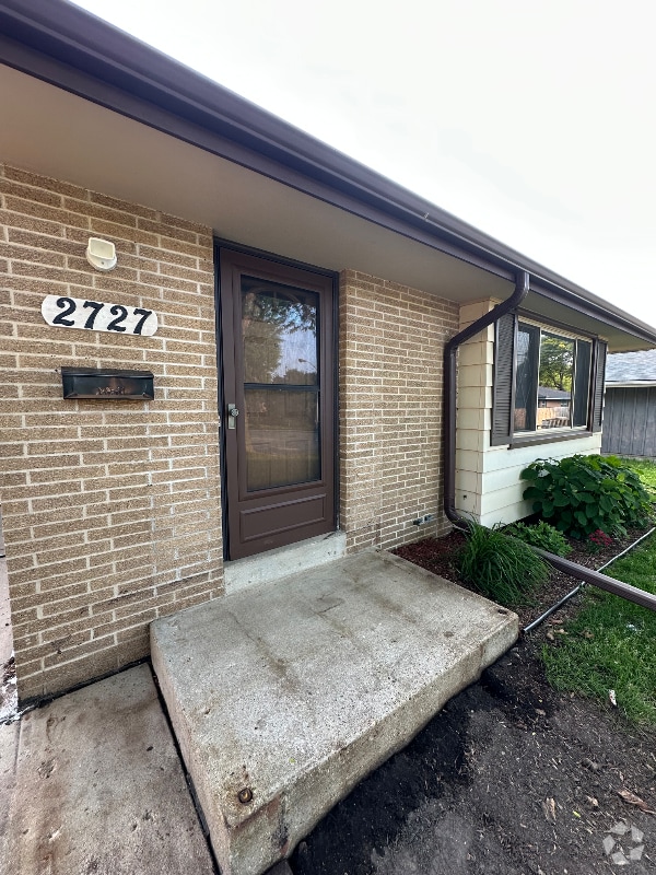 Building Photo - 2727 S 83rd Pl