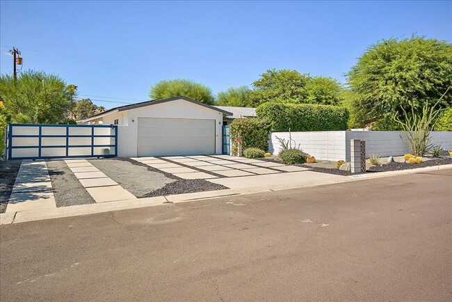Building Photo - 3005 N Chuperosa Rd