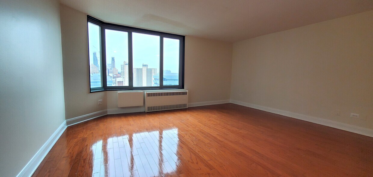 Primary Photo - 3333 Broadway