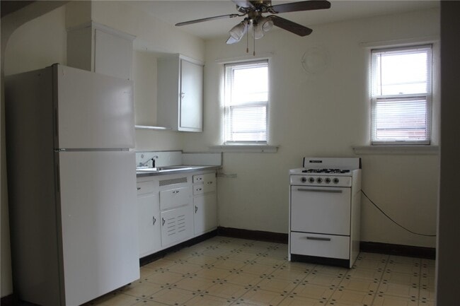 Building Photo - 5021 Oleatha Ave