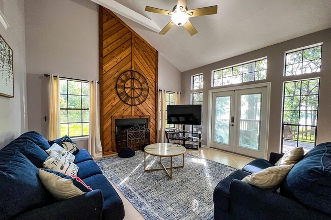 Building Photo - 191 Deerwood Trl