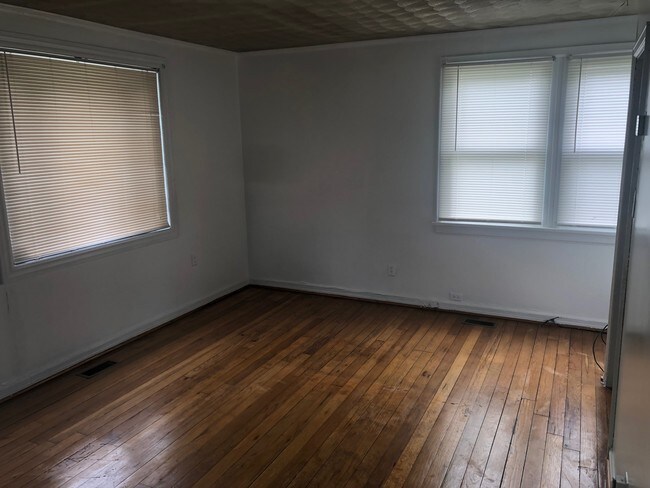 Foto del edificio - 817 Cheatwood Ave