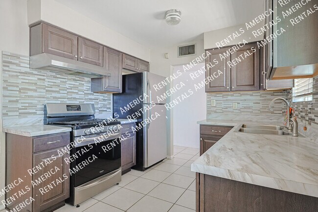 Foto del edificio - 2114 West Myrtle Ave
