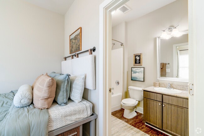 Bedroom & En Suite Bathroom - Yugo Charlotte College Downs Apartments